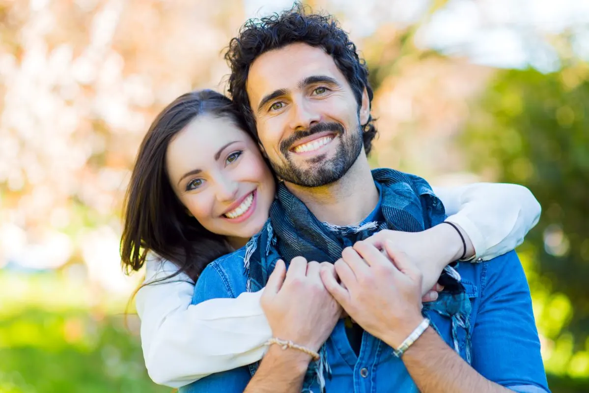 Dating with Braces vs. Aligners: Why Discreet Treatment Wins in 2026