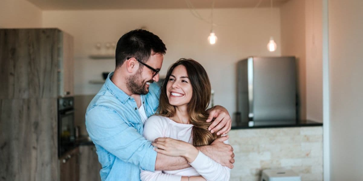 Can veneers be whitened if I whiten my natural teeth later?