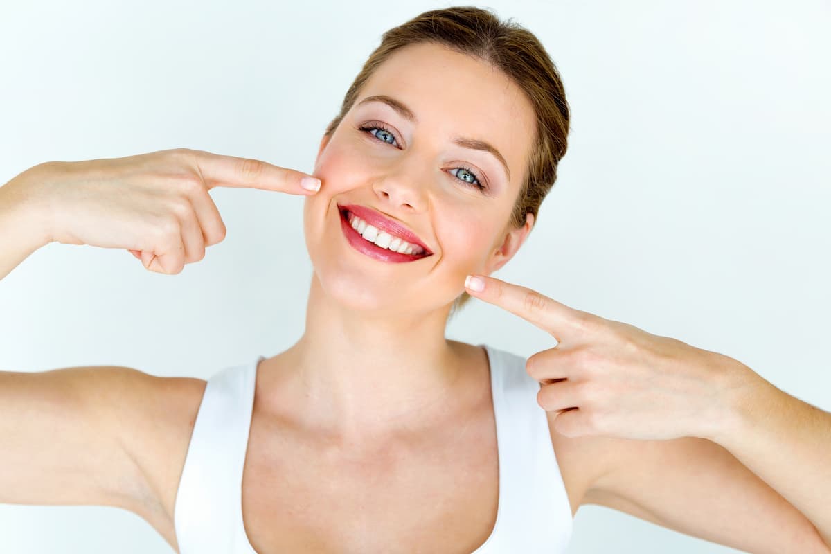 Noticeable Metal Fillings When Smiling: Understanding Tooth-Coloured Alternatives